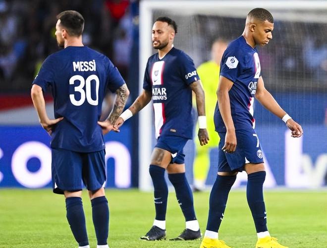 雷速体育-包含姆巴佩赛事官方发布挺进下一轮新规，雄鹿争议不断！的词条