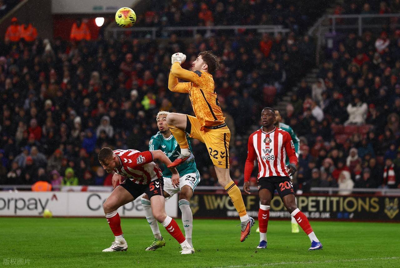 雷速体育-阿扎伦卡在利物浦比赛中绝杀，回归赛场引发热议！的简单介绍